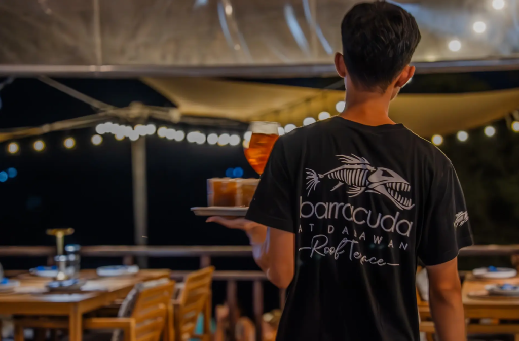 Barracuda restaurant bar koh tao beachroof top Tiki Thai
