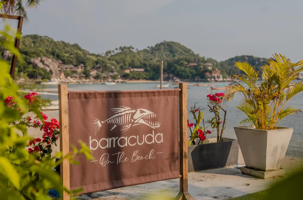Barracuda restaurant bar koh tao beachroof top Tiki Thai