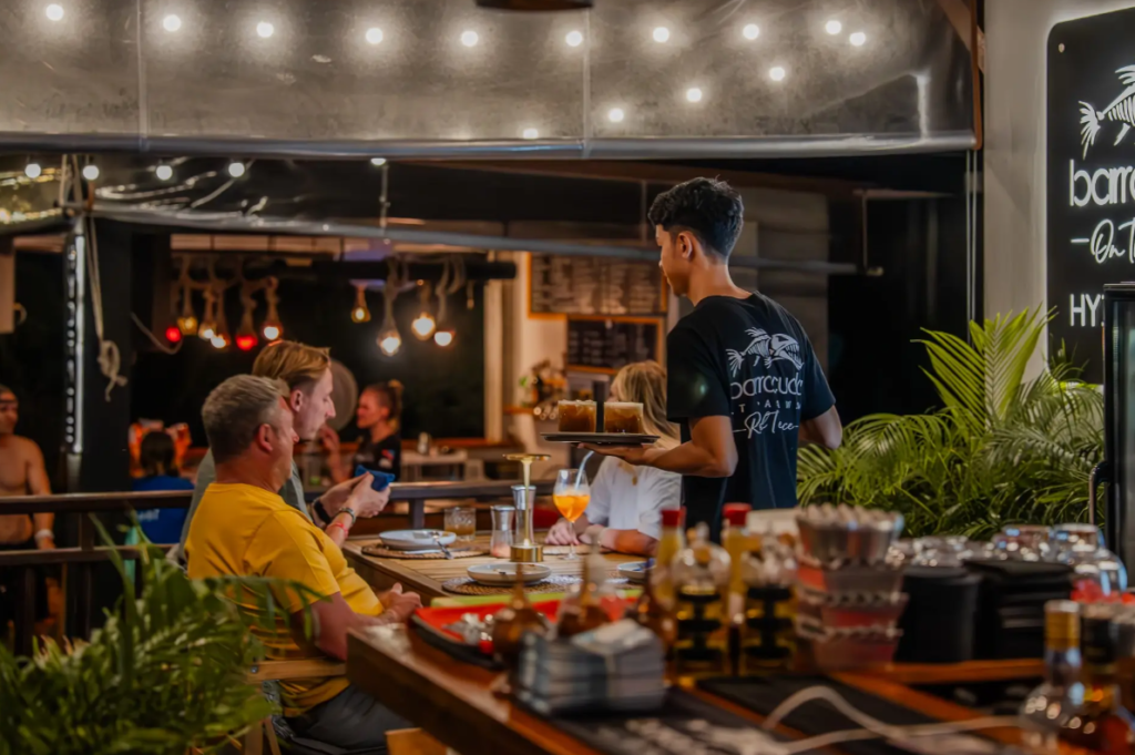 Barracuda restaurant bar koh tao beachroof top Tiki Thai