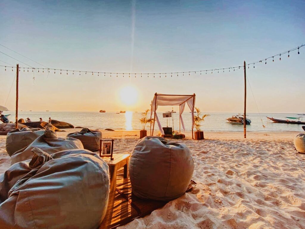 Fishbowl Beach Bar in Koh Tao, Thailand